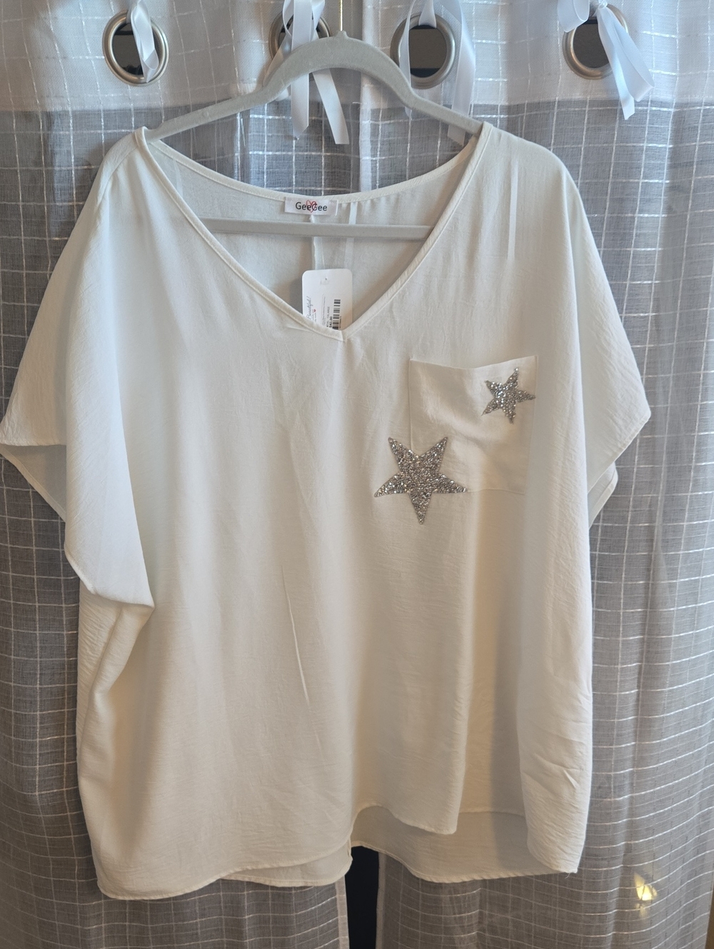GéGéée Cream V-Neck Star Pocket Blouse